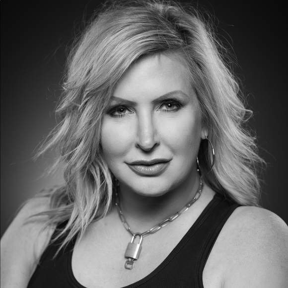 Meet your Posher, Heather - Picture 1 of 1